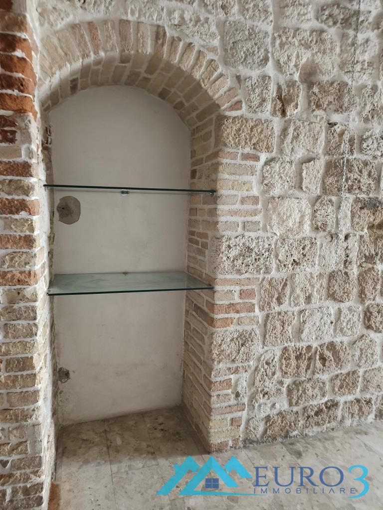 Locale commerciale in affitto in corso giuseppe mazzini, Ascoli Piceno