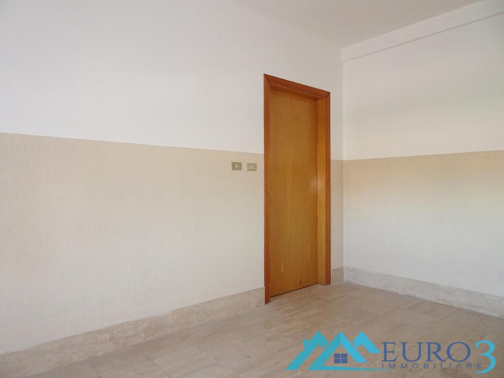 Appartamento con terrazzo a Colli del Tronto