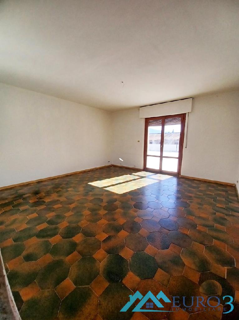 Appartamento con terrazzo a Colli del Tronto