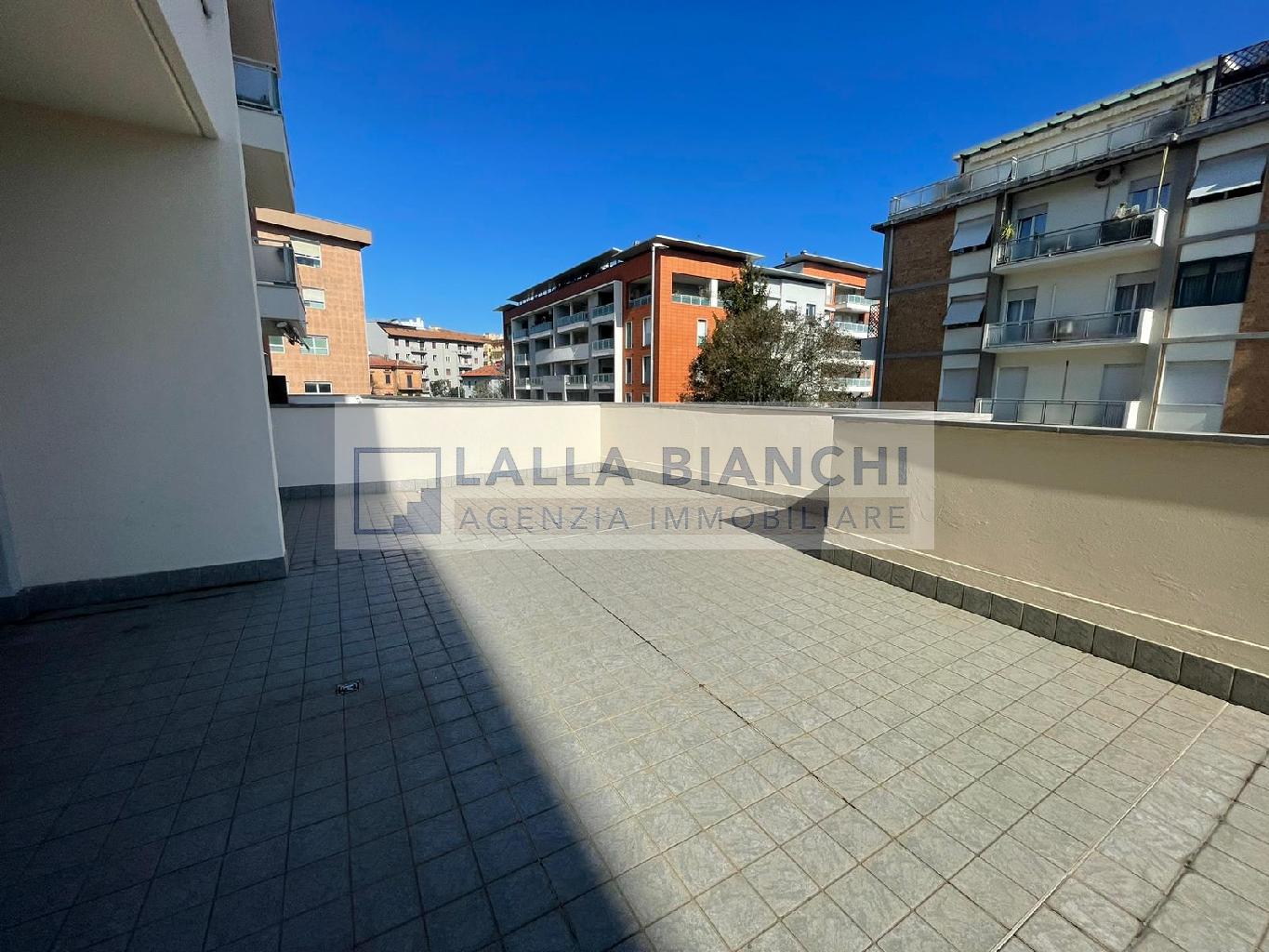 Appartamento con terrazzo in via orazio flacco, Pesaro