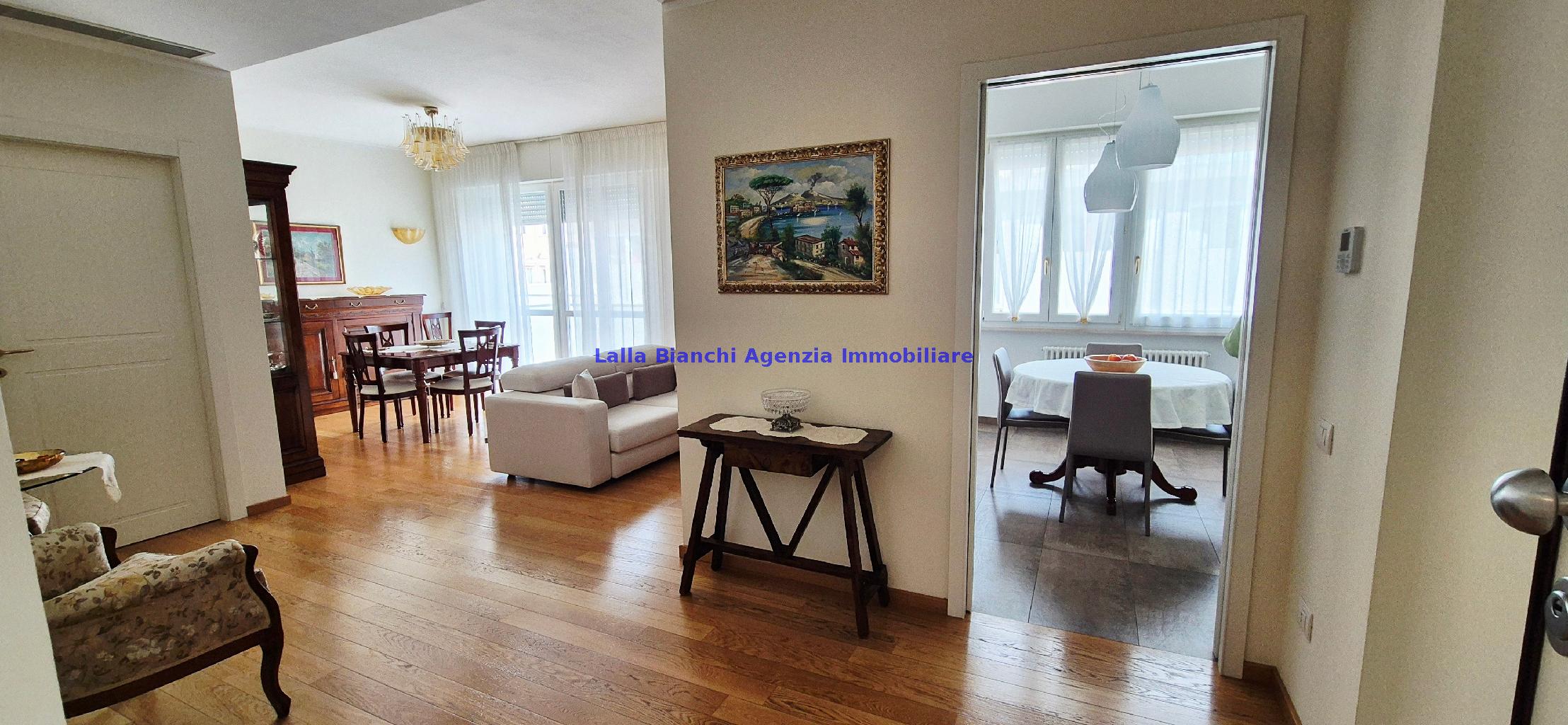 Appartamento con terrazzo in viale giuliano vanzolini, Pesaro