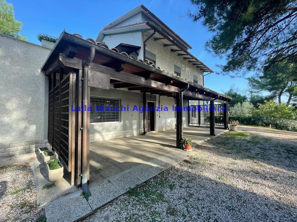 Appartamento con giardino in localita' roncosambaccio, Fano