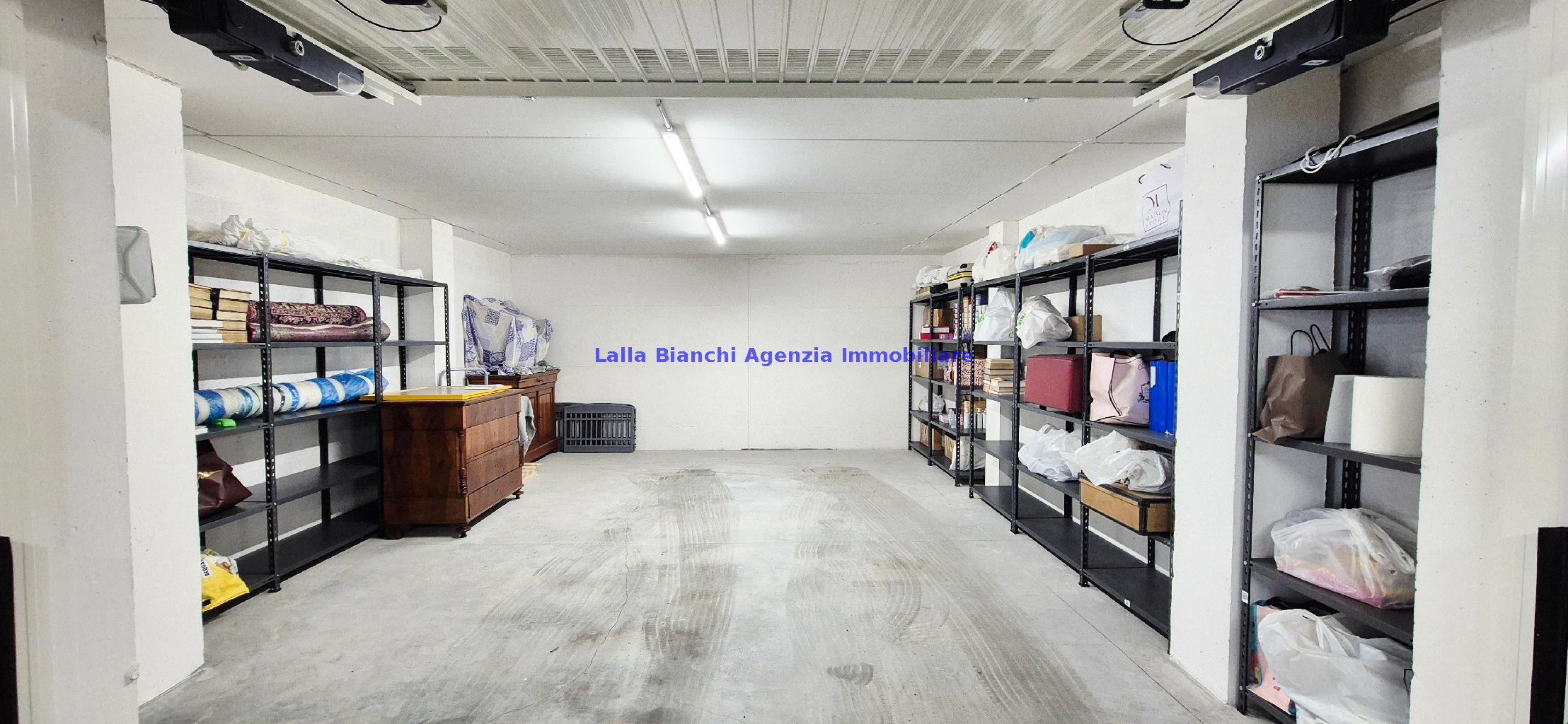 Box/Garage 40mq nuovo in via ugo foscolo, Pesaro