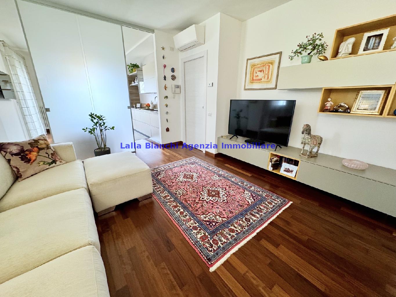 Appartamento con terrazzo in via lungofoglia delle nazioni, Pesaro