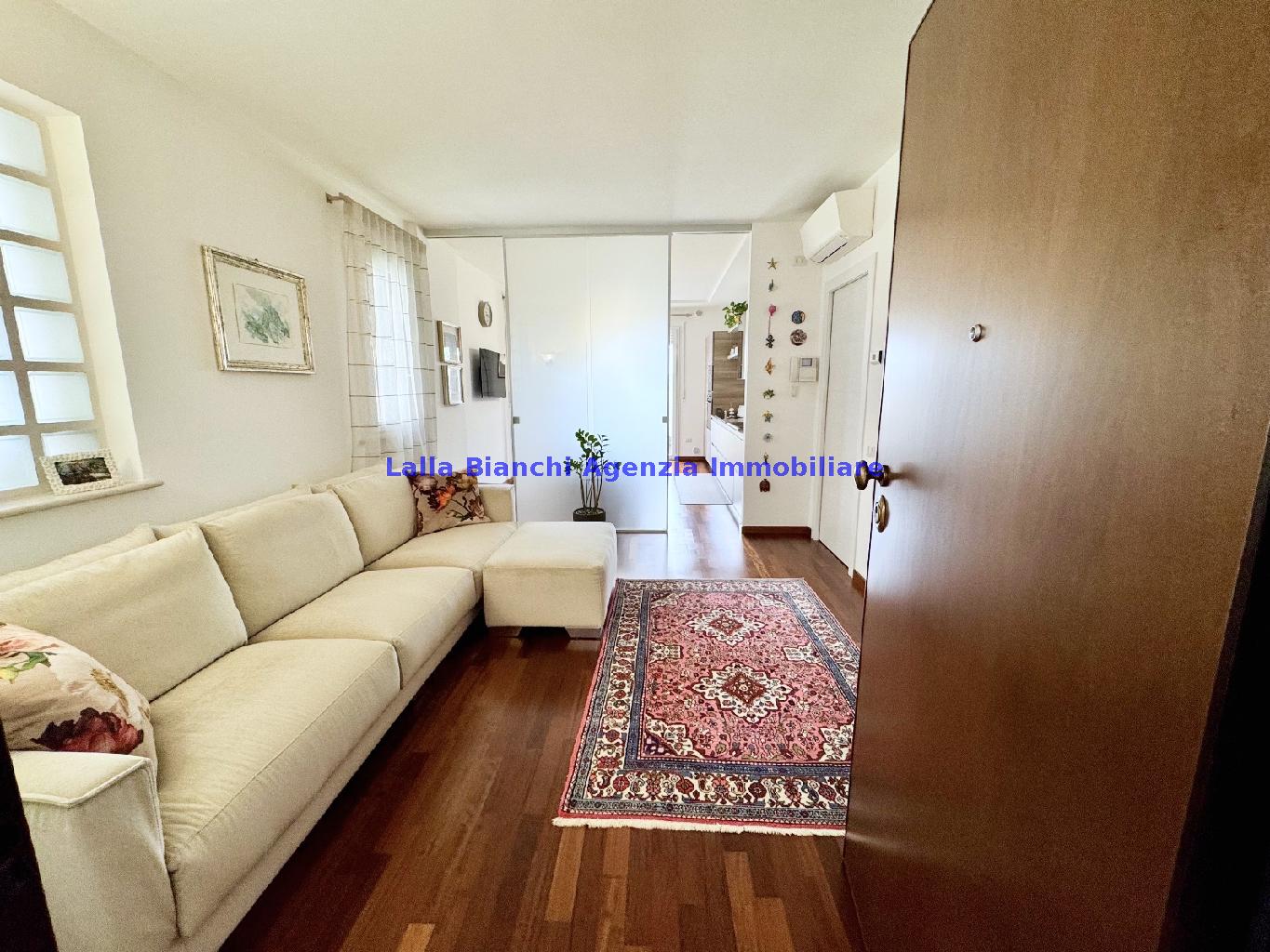 Appartamento con terrazzo in via lungofoglia delle nazioni, Pesaro