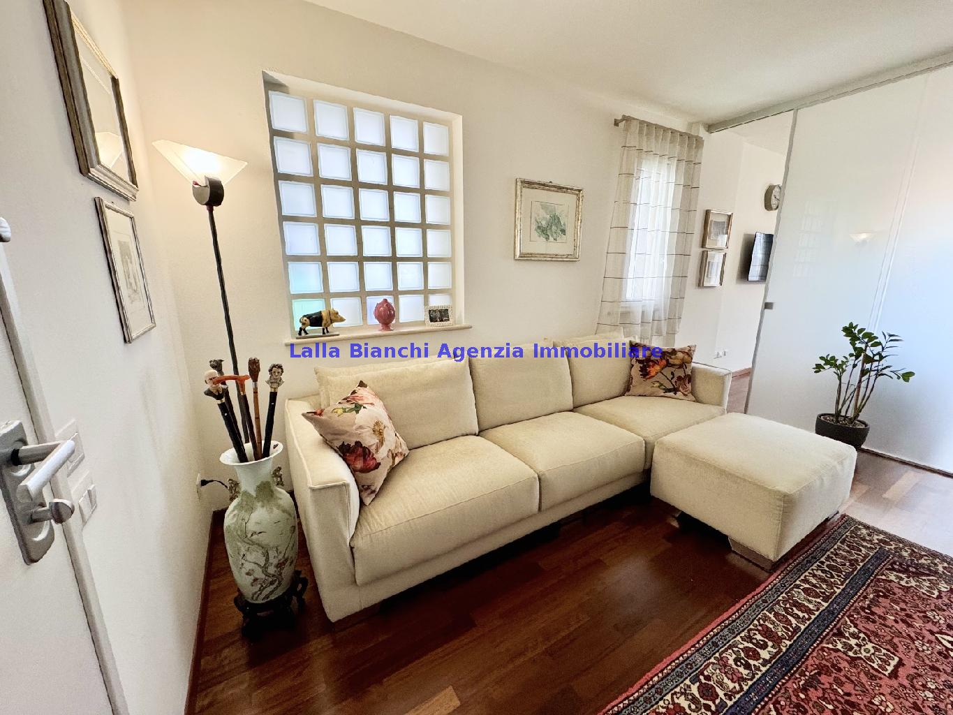 Appartamento con terrazzo in via lungofoglia delle nazioni, Pesaro