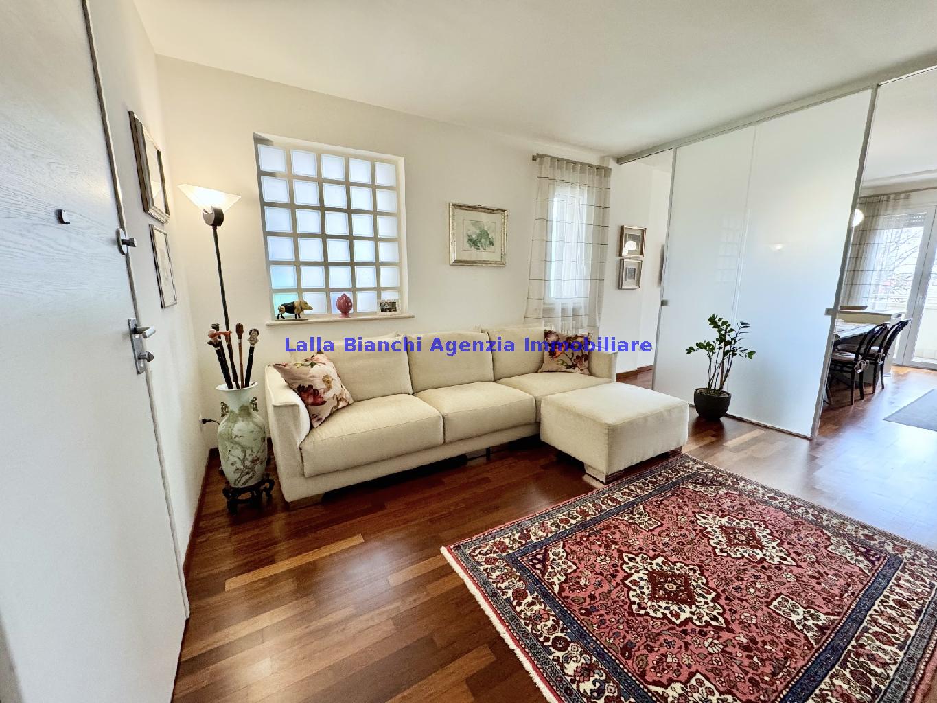 Appartamento con terrazzo in via lungofoglia delle nazioni, Pesaro