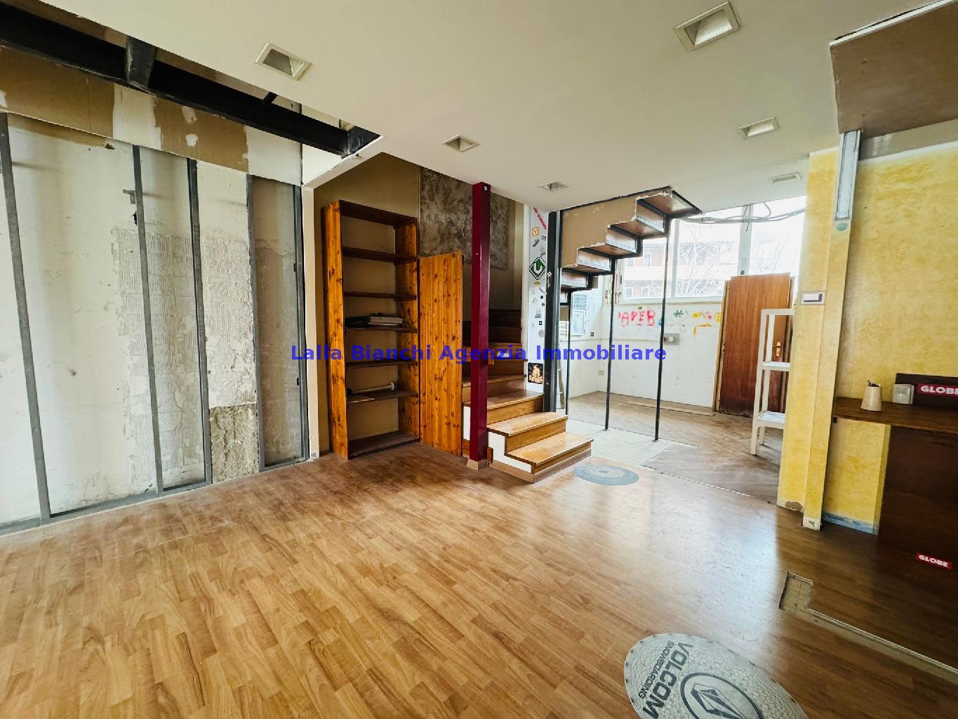 Locale commerciale in affitto in viale londra, Pesaro
