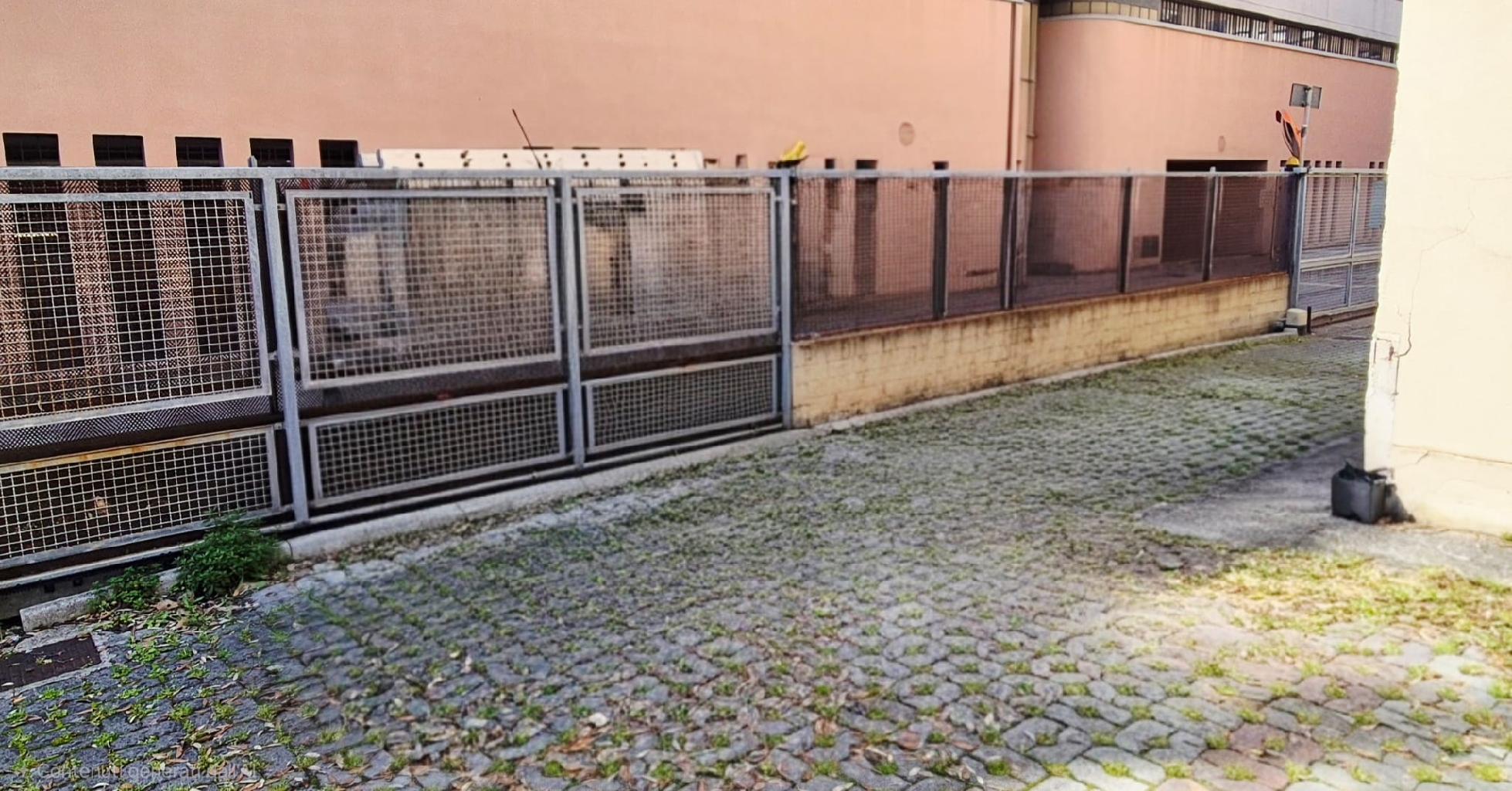 Box/Garage 22mq in affitto in via marsala, Pesaro