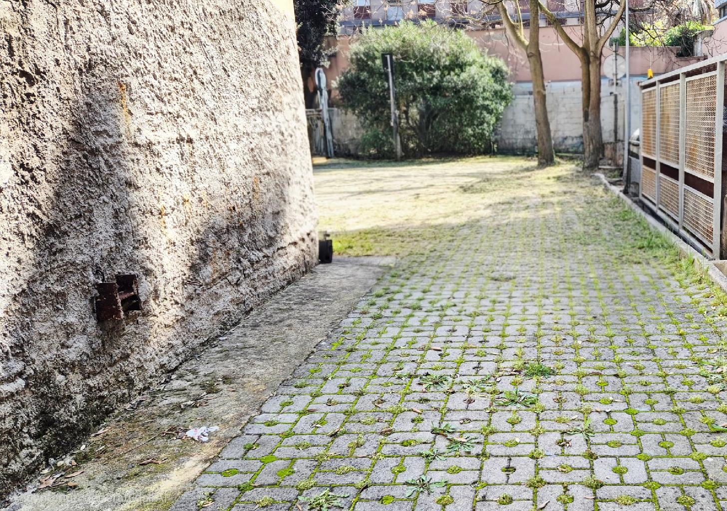 Box/Garage 22mq in affitto in via marsala, Pesaro