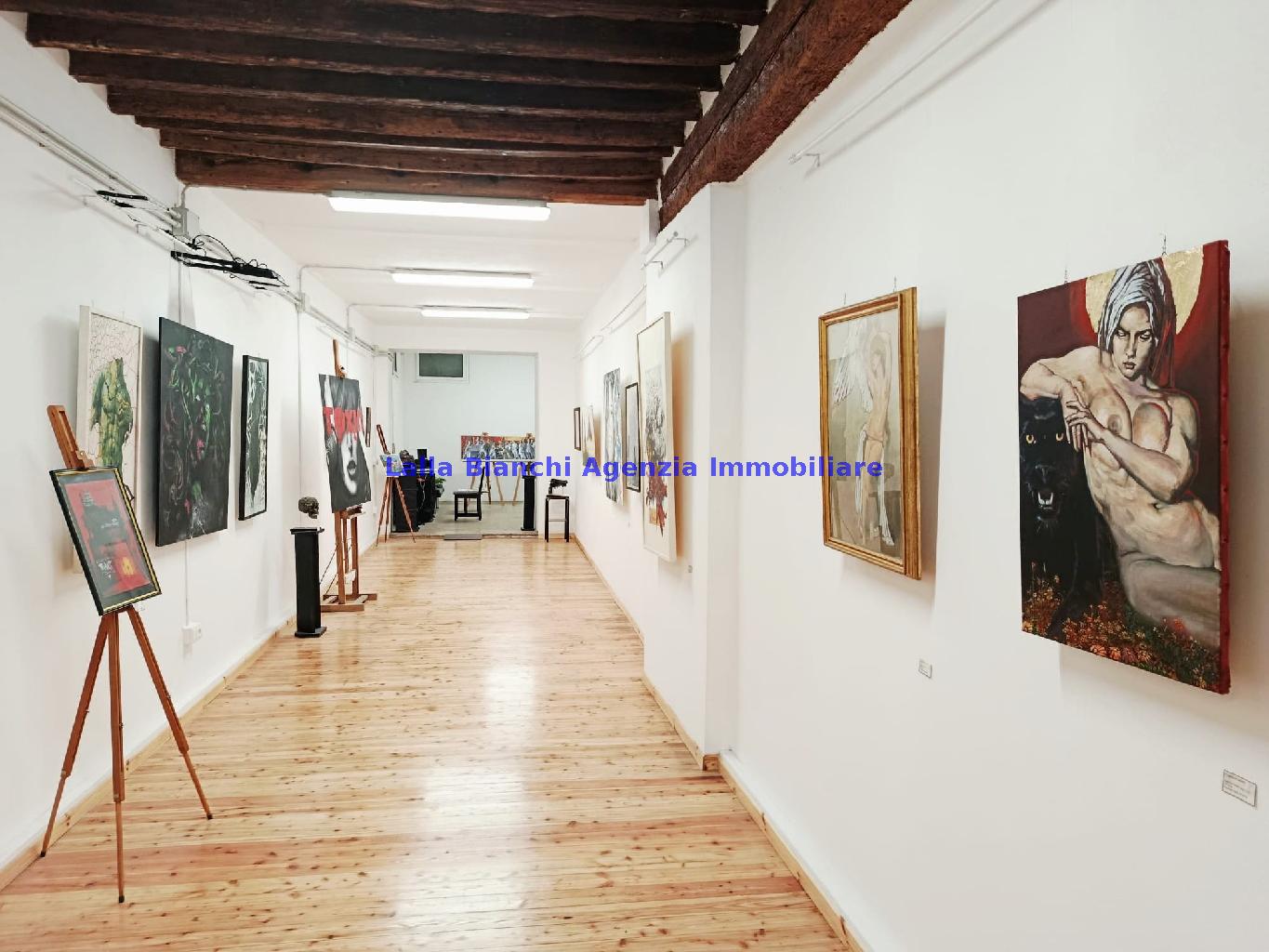 Locale commerciale in vendita, Pesaro centro storico