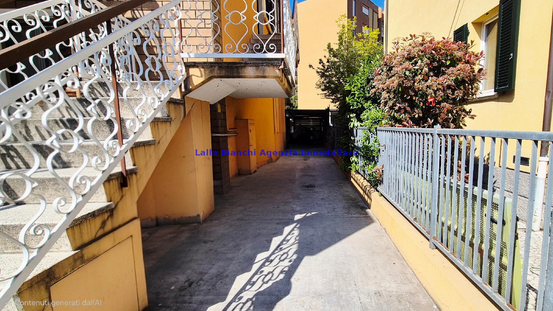 Appartamento con terrazzo in via marco minghetti, Pesaro