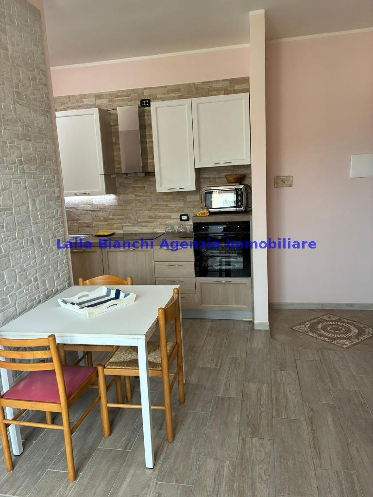Casa vacanza arredata in affitto in via bernardino baldi, Pesaro
