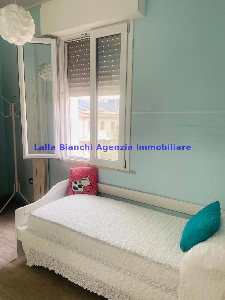 Casa vacanza arredata in affitto in via bernardino baldi, Pesaro