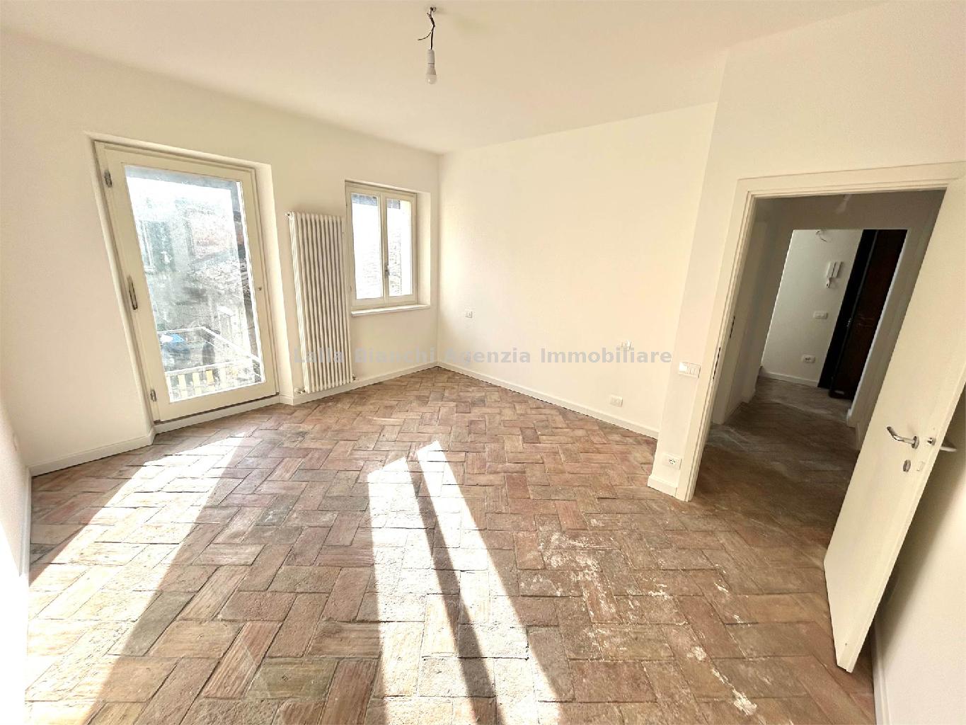 Appartamento con terrazzo in via mazza, Pesaro