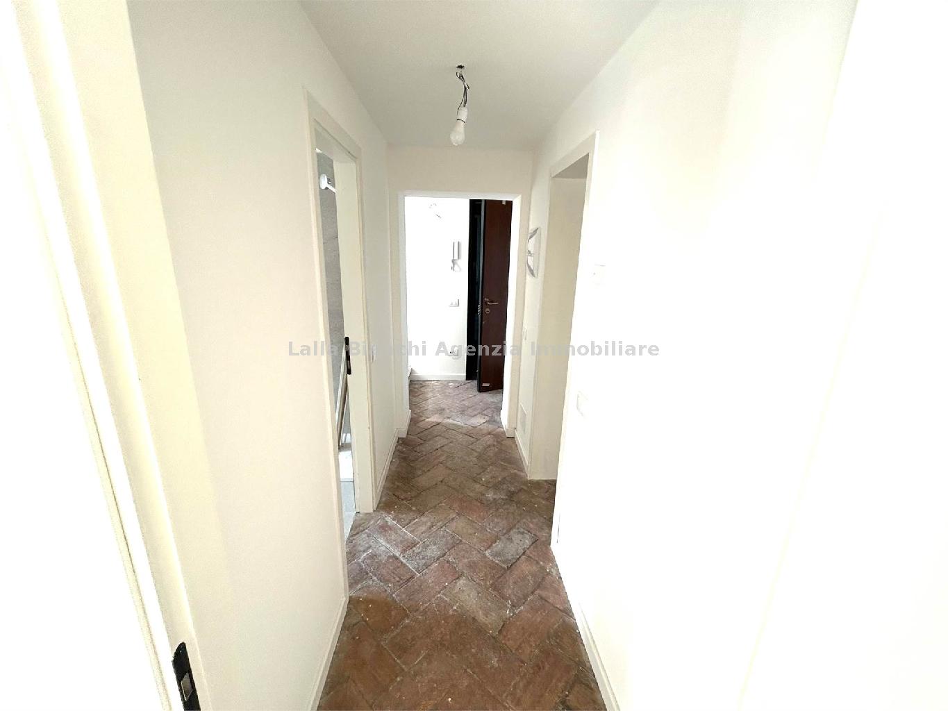 Appartamento con terrazzo in via mazza, Pesaro