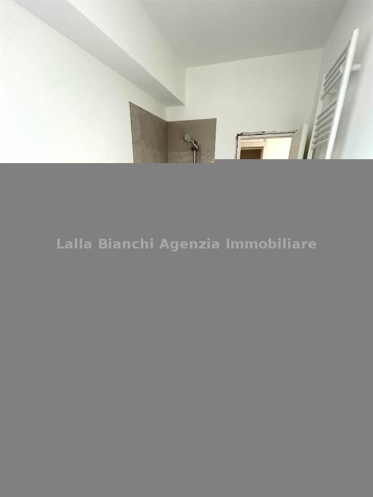 Appartamento con terrazzo in via mazza, Pesaro