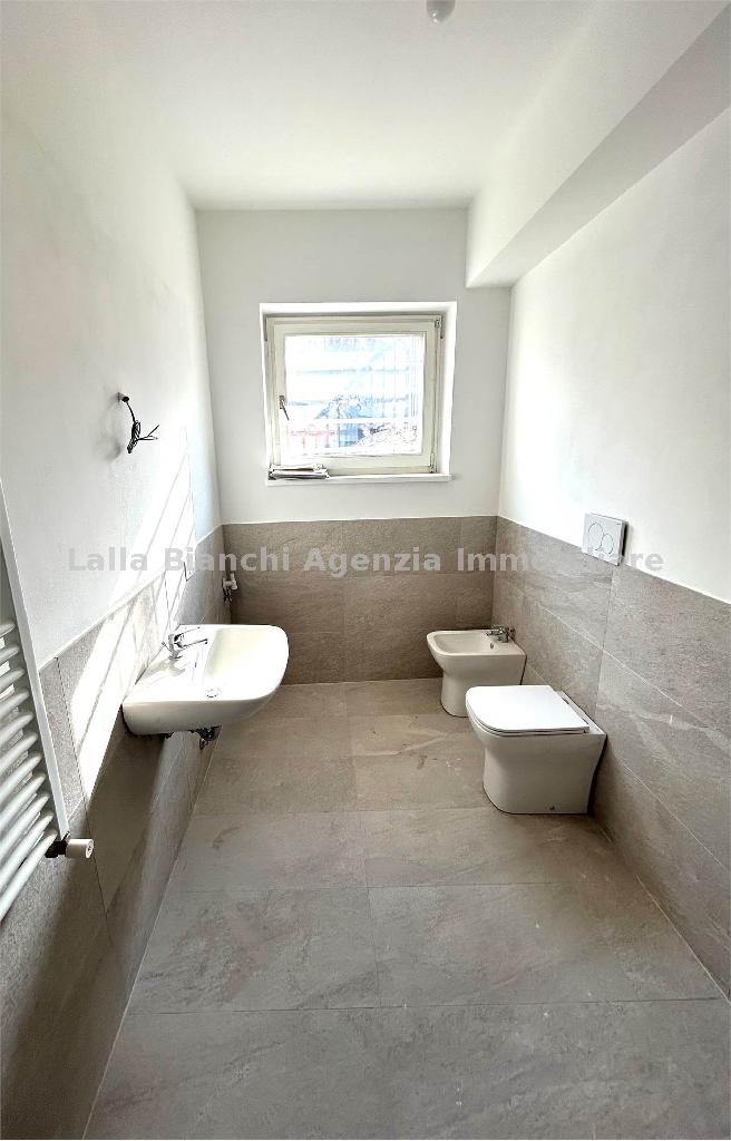 Appartamento con terrazzo in via mazza, Pesaro