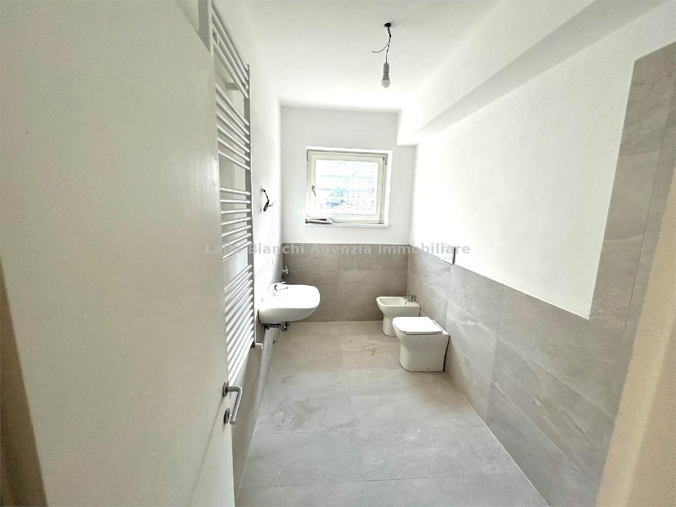 Appartamento con terrazzo in via mazza, Pesaro