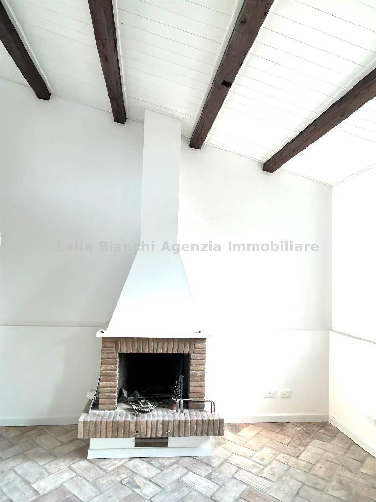 Appartamento con terrazzo in via mazza, Pesaro