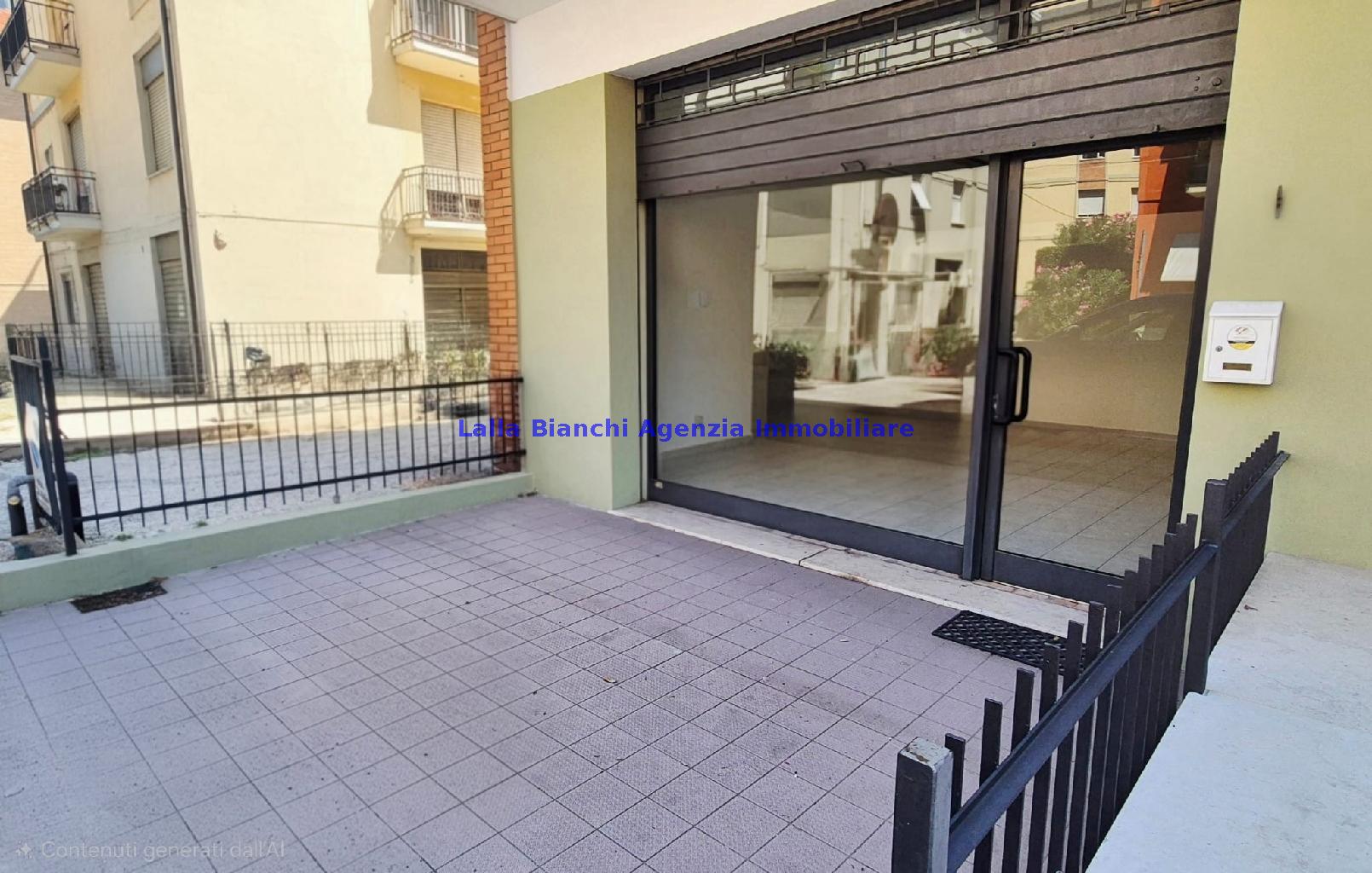 Negozio in affitto in via lanza, Pesaro
