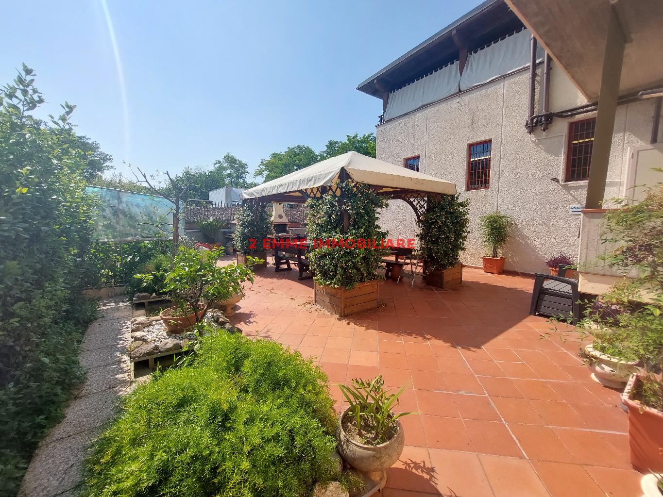Stabile/Palazzo con giardino in localita' battente, Ascoli Piceno