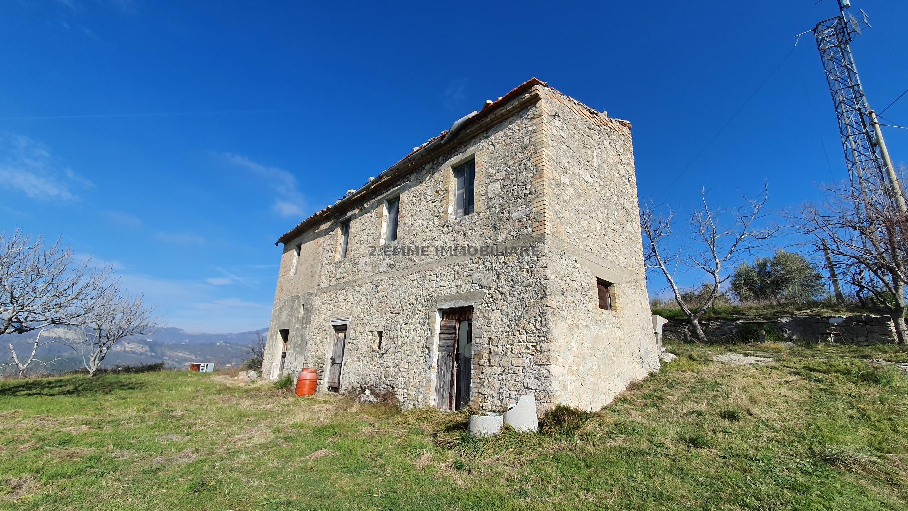 Rustico con giardino in strada per rosara, Ascoli Piceno