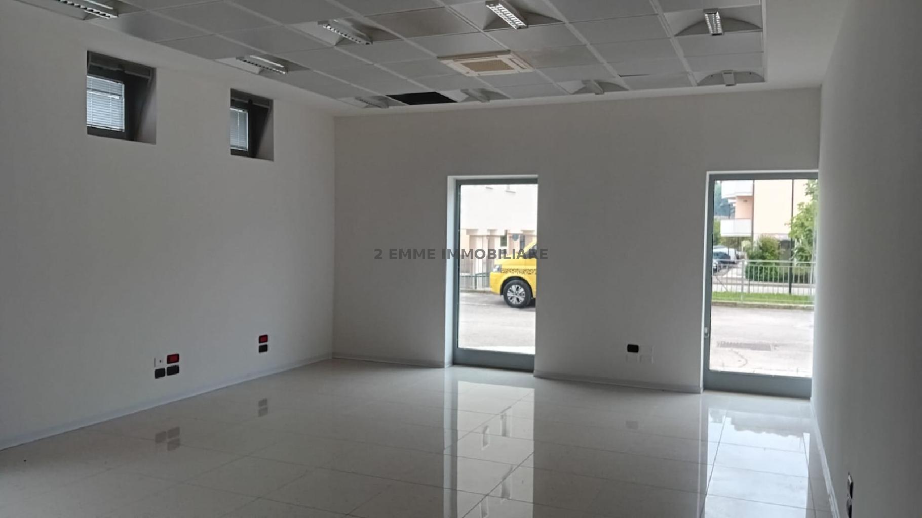 Locale commerciale nuova in largo degli aranci 12/a, Ascoli Piceno