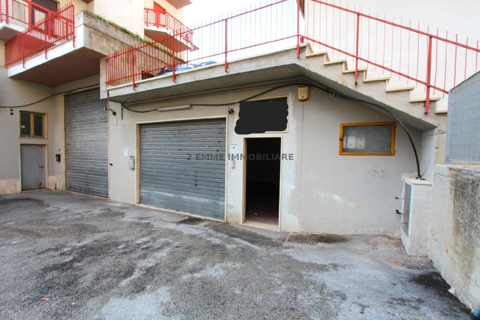 Magazzino in vendita in via cuneo 53, Folignano