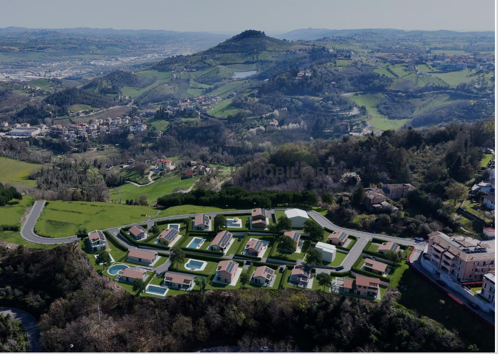 Villa con giardino in via palazzolo, Folignano