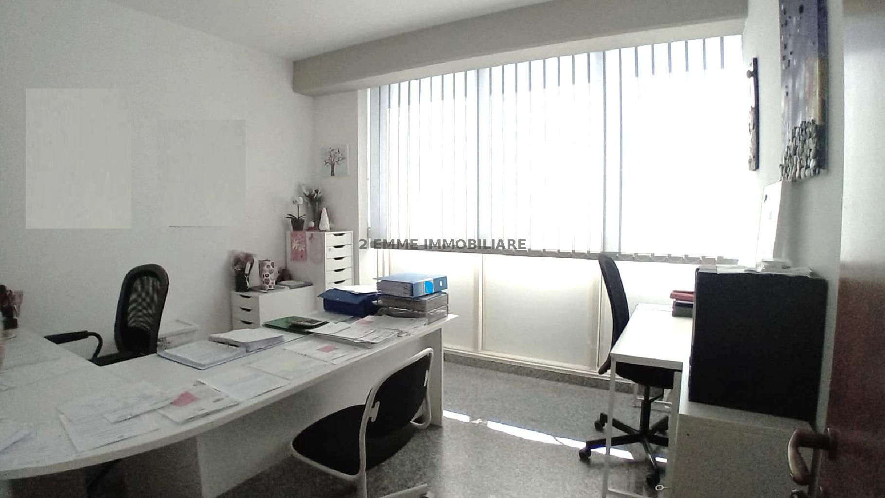 Locale commerciale in affitto in viale indipendenza, Ascoli Piceno