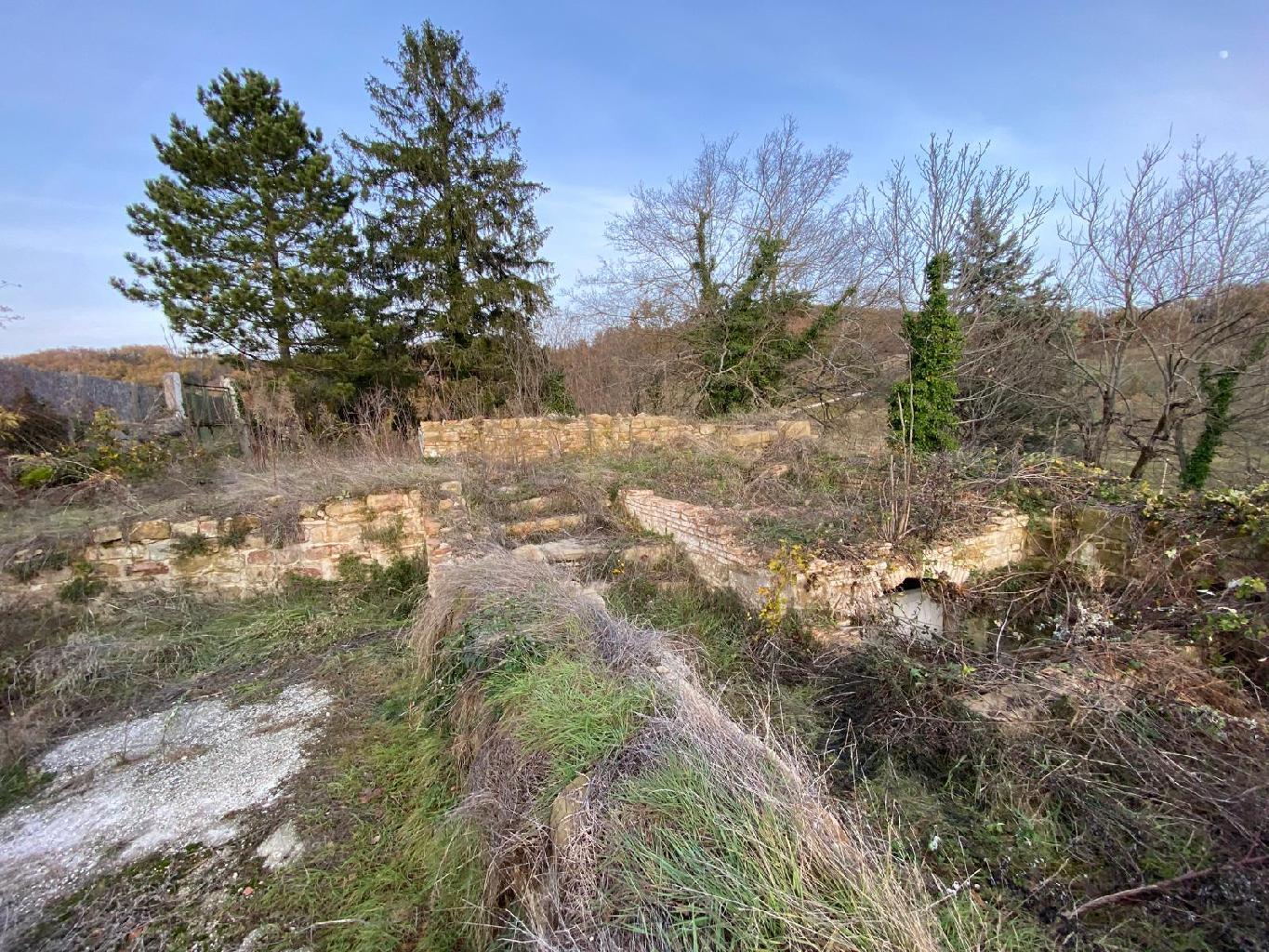 Rustico da ristrutturare in frazione tuseggia 8, Camerino