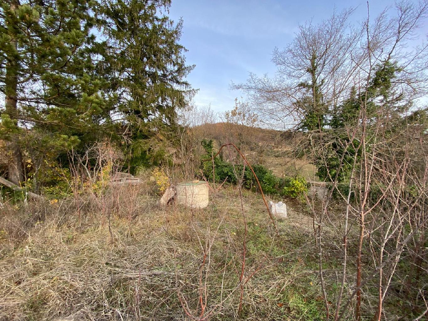 Rustico da ristrutturare in frazione tuseggia 8, Camerino