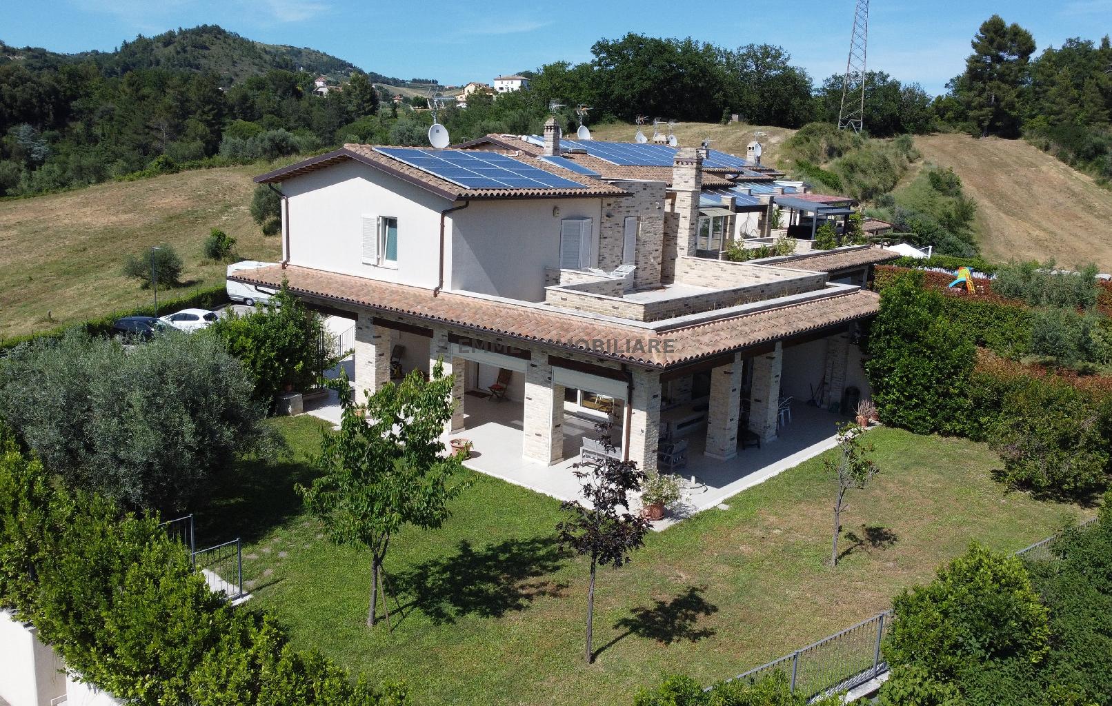 Villa con giardino in frazione fonte di campo n.6, Ascoli Piceno