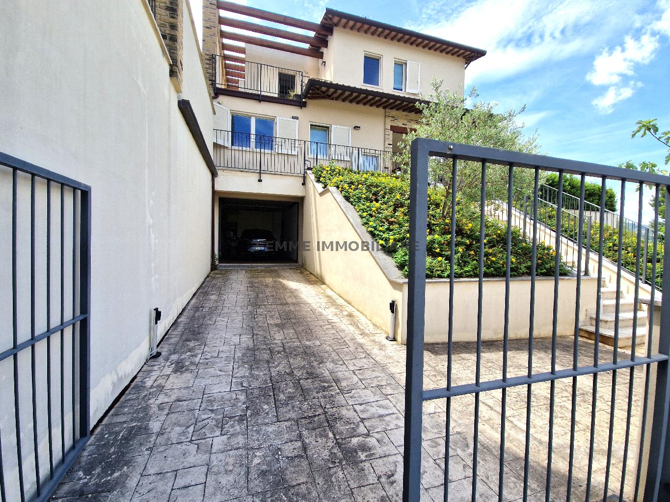 Villa con giardino in frazione fonte di campo n.6, Ascoli Piceno