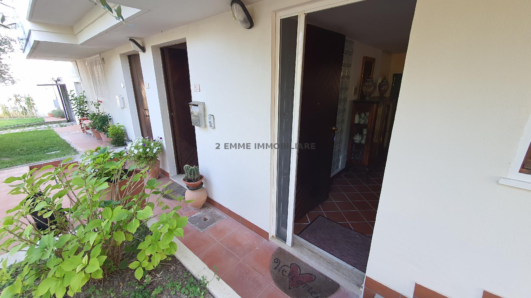 Villa con giardino, Folignano case di coccia