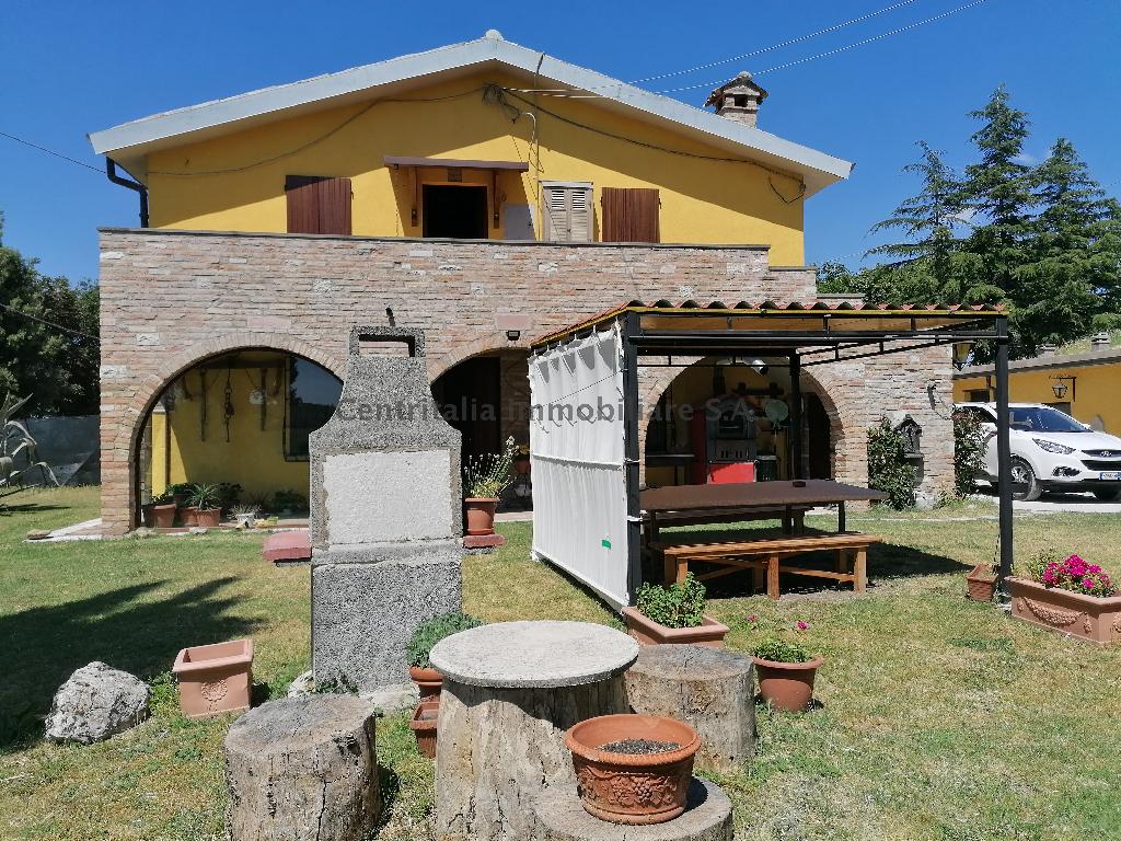 Villa con giardino a Urbino