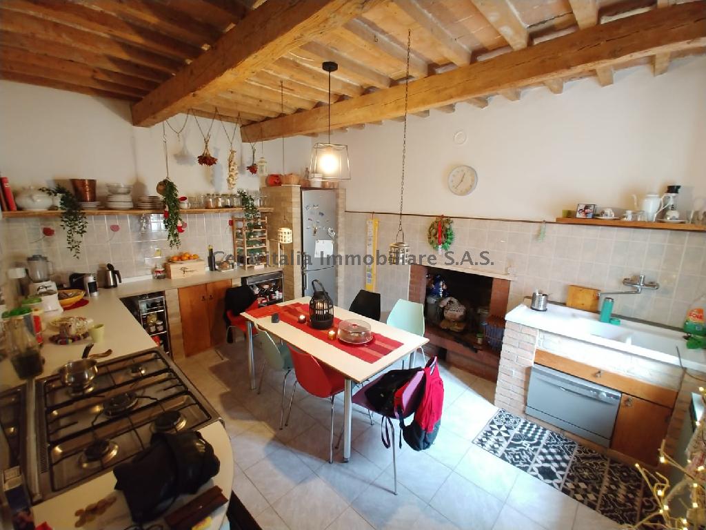 Casa indipendente con giardino in ca'mazzasette, Urbino