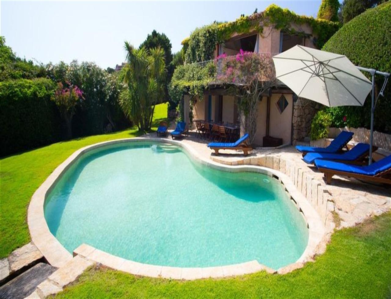 Villa boungavilla con piscina