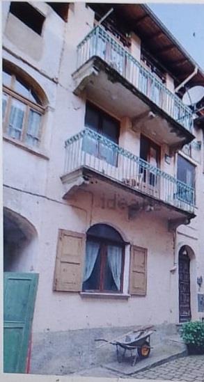 Casa indipendente in vendita in via Roma, 21 Guardabosone
