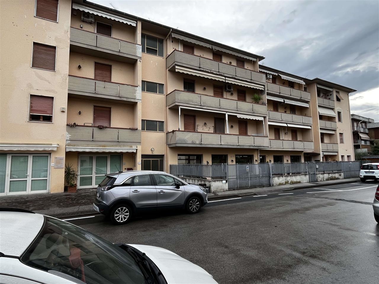 Appartamento di ampia metratura con terrazzi e garage -  Fucecchio
