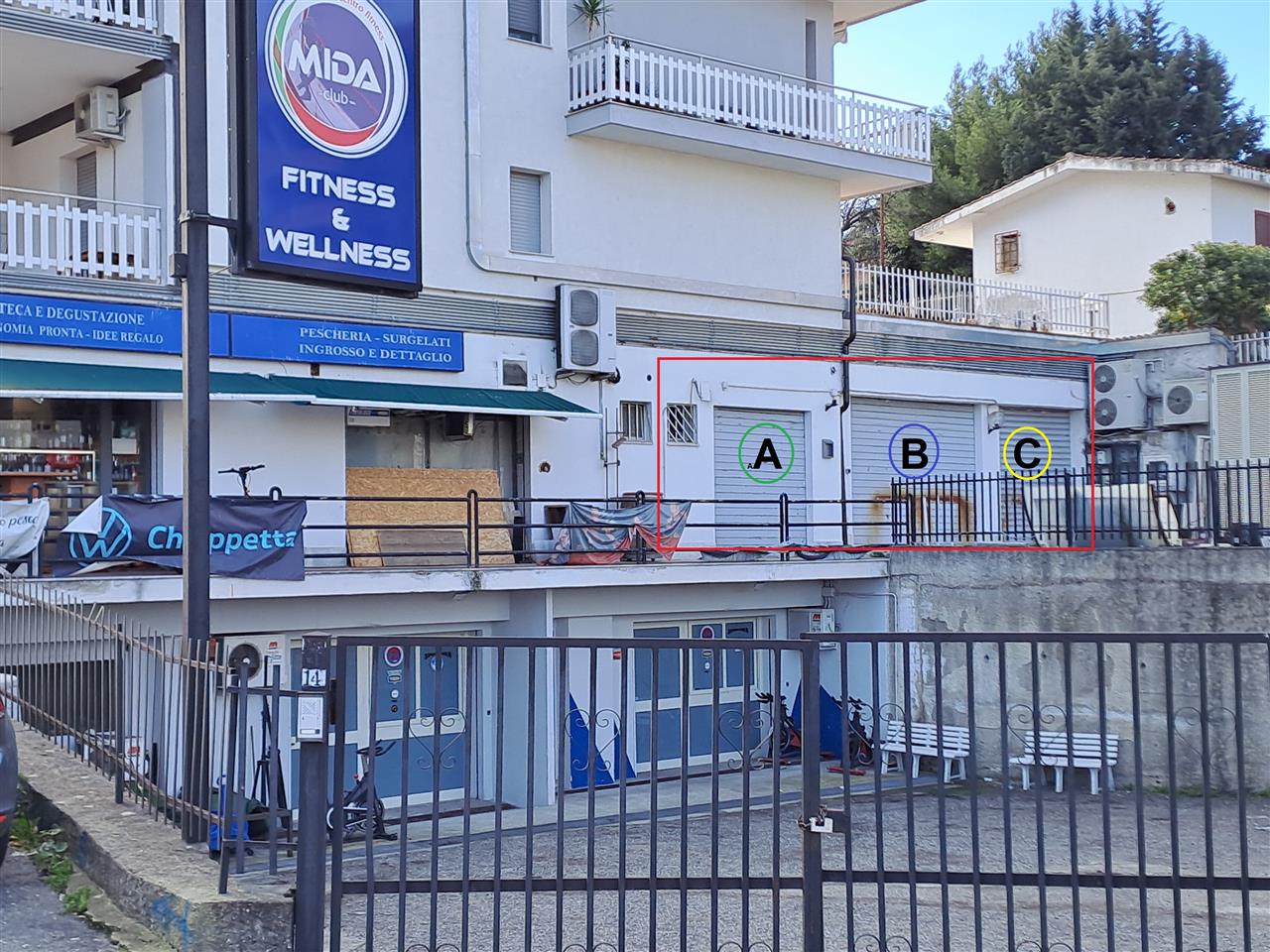 LOCALE COMMERCIALE (C/1) � OTTIMA VISIBILIT� E VERSATILIT� - via Trieste, Montalto Uffugo (CS)