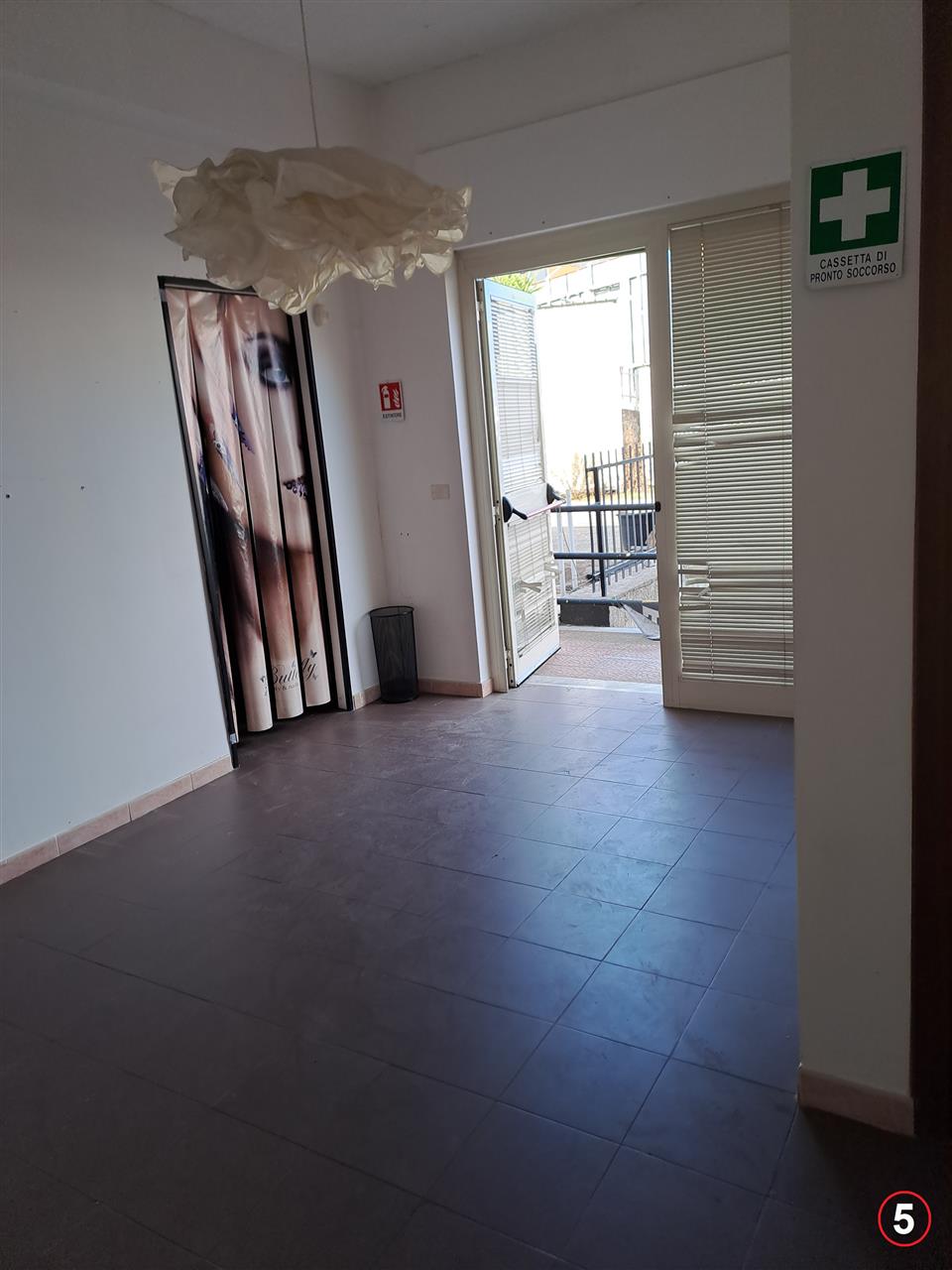 LOCALE COMMERCIALE (C/1) � OTTIMA VISIBILIT� E VERSATILIT� - via Trieste, Montalto Uffugo (CS)