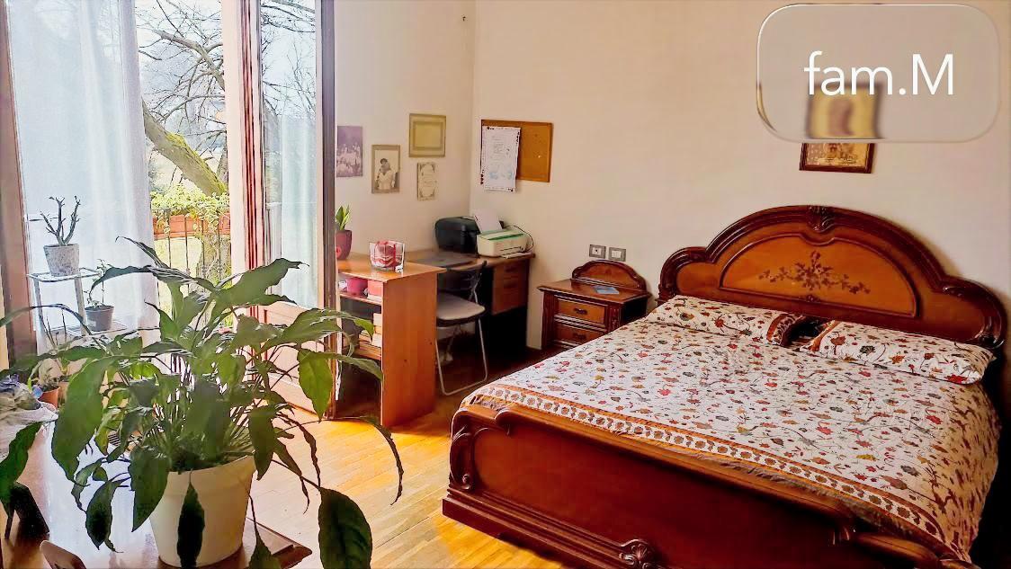 VAPRIO SUD � Villa Unifamiliare con 550 mq di giardino � Privato Vende