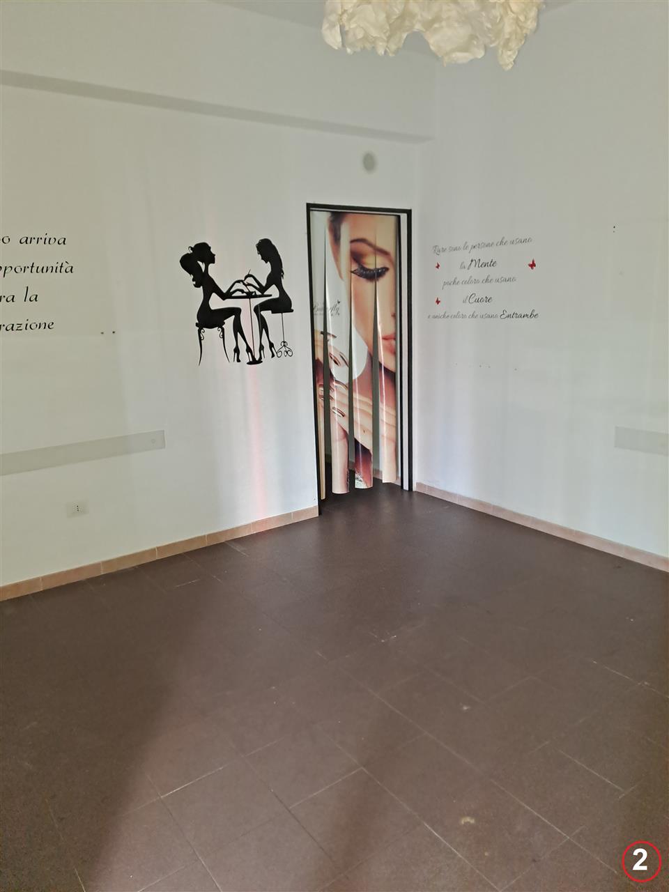 LOCALE COMMERCIALE (C/1) � OTTIMA VISIBILIT� E VERSATILIT� - via Trieste, Montalto Uffugo (CS)