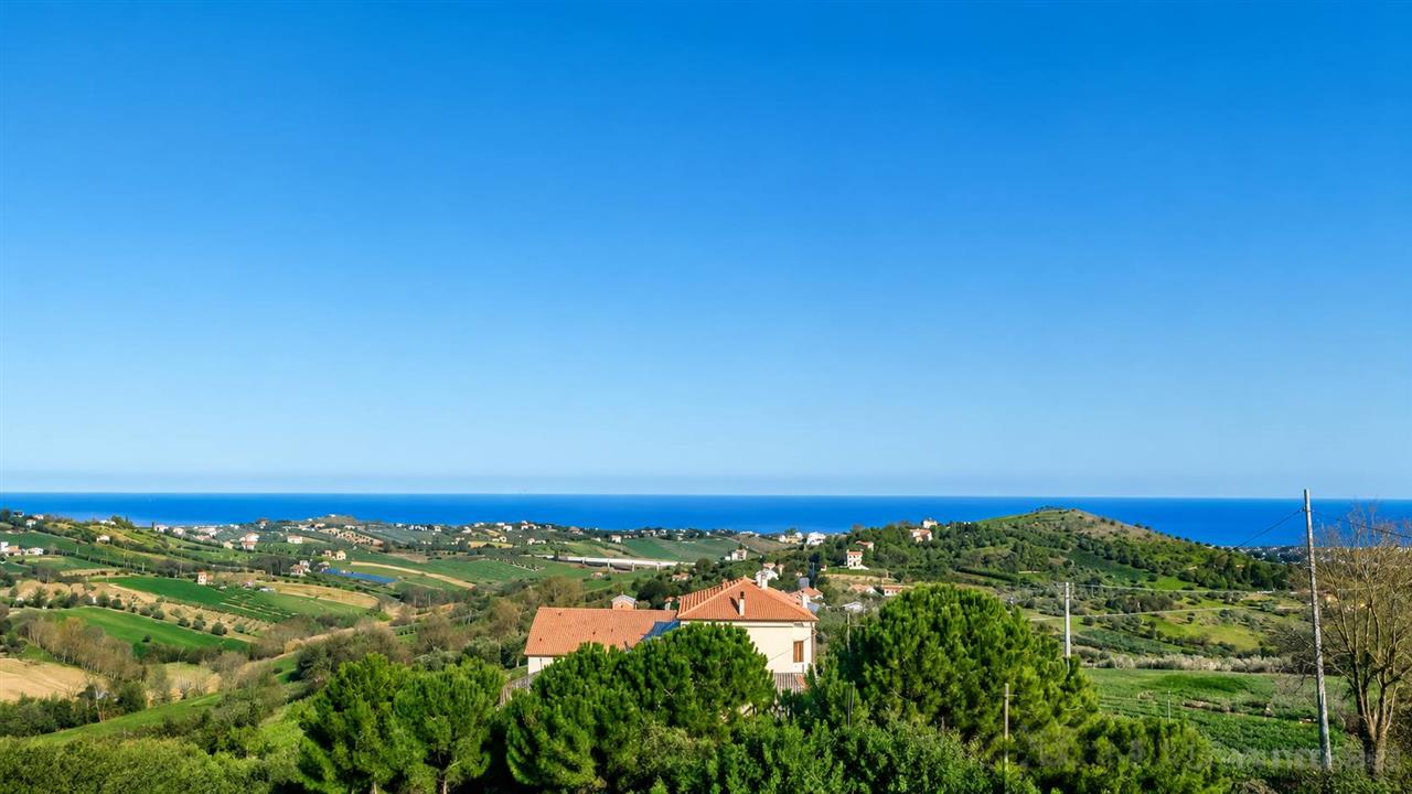 Mosciano Sant'Angelo, casa bifamiliare.