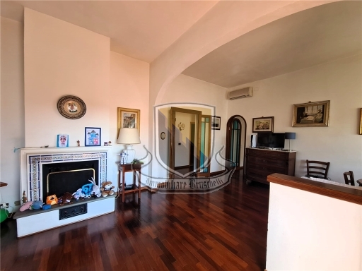 Villa con giardino, Siena porta romana