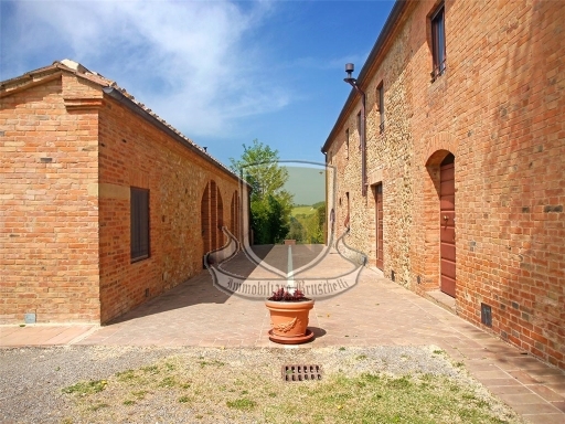 Villa con giardino a Castelnuovo Berardenga