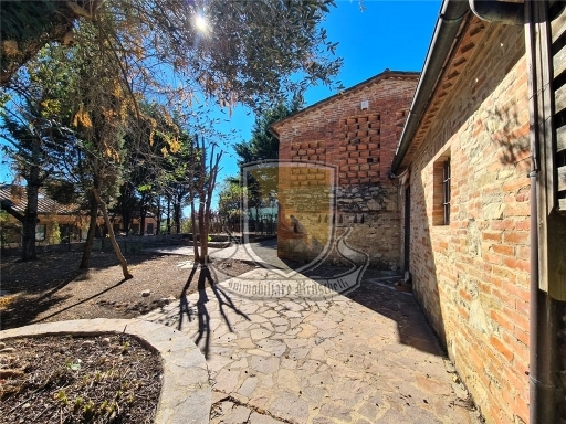 Rustico con giardino a Castelnuovo Berardenga
