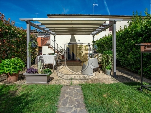 Villa con giardino, Murlo vescovado